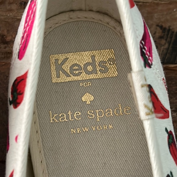 Kate Spade/Keds Red Chile Pepper canvas sneakers with pom pom laces size 7 NWOT - Picture 2 of 14